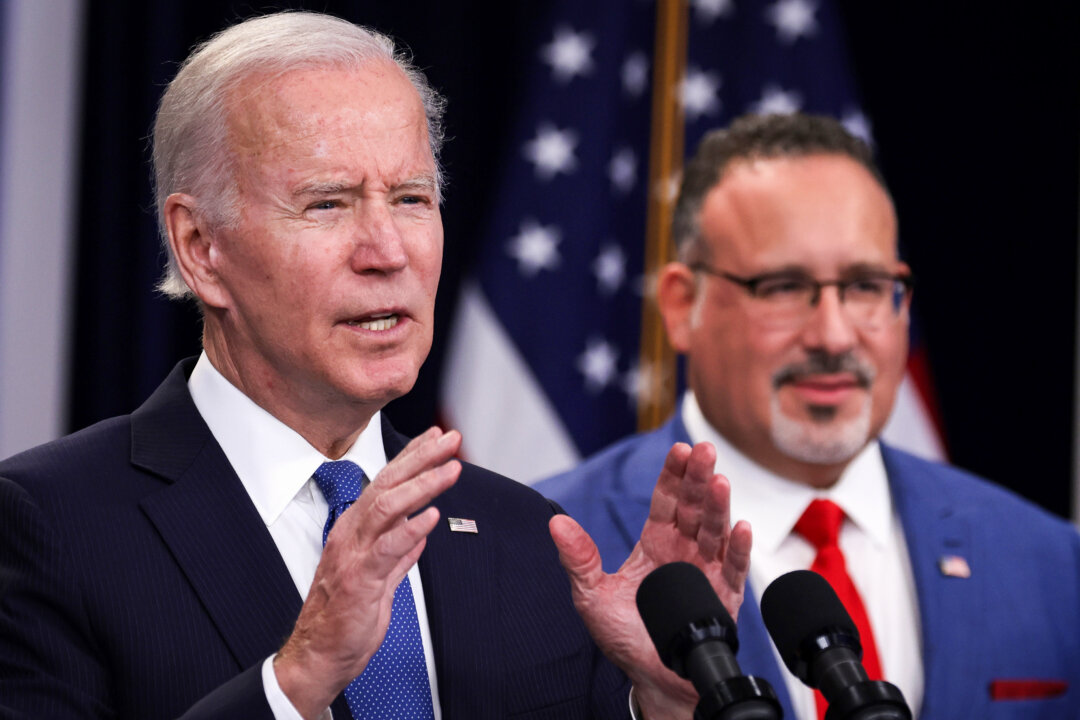 TT Biden xóa khoản nợ sinh viên trị giá 7.7 tỷ USD cho 160,000 người vay
