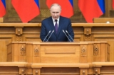 Tổng thống Nga Vladimir Putin nói trong một cuộc họp của Hội đồng Lập pháp Nga tại Quốc hội Liên bang Nga trong Cung điện Tauride ở St. Petersburg, hôm 26/04/2024. (Ảnh: Alexey Danichev/Pool/AFP via Getty Images)