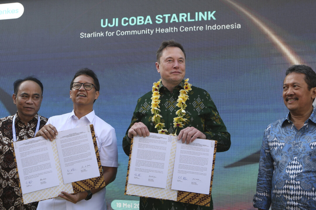 Tỷ phú công nghệ Elon Musk ra mắt dịch vụ Internet vệ tinh Starlink ở Indonesia