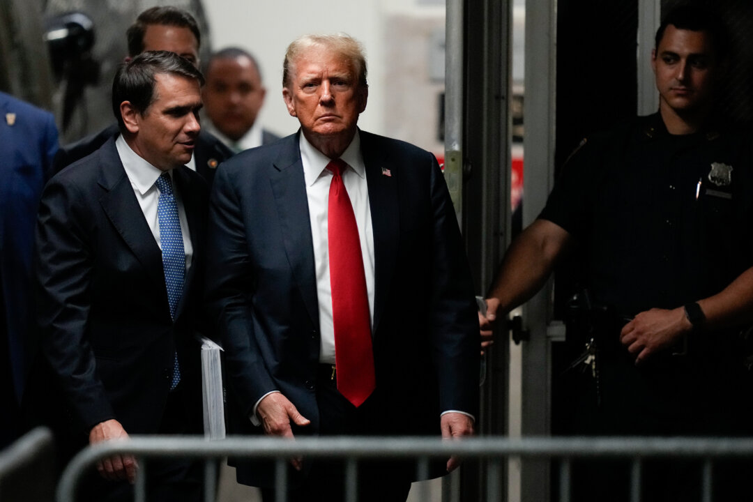 Cựu Tổng thống Donald Trump trở lại tòa án trong phiên tòa được gọi là “tiền bịt miệng” tại Tòa án Hình sự Manhattan, ở thành phố New York, hôm 28/05/2024. (Ảnh: Julia Nikhinson-Pool/Getty Images)