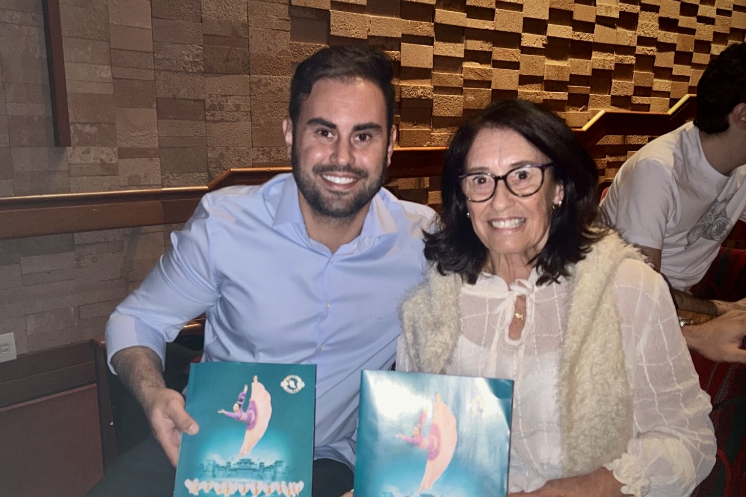 Cựu nữ nghị sỹ Brazil: Chỉ có Chúa là hoàn hảo, nhưng Shen Yun rất gần sát hoàn hảo