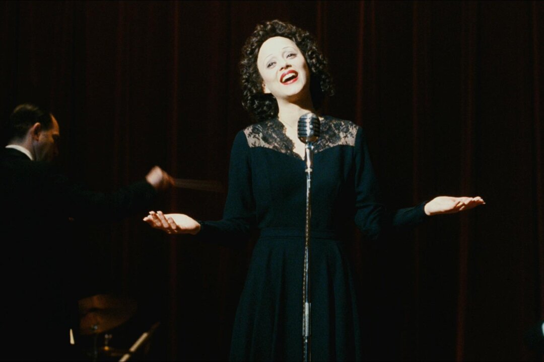 ‘La Vie En Rose’: Ca sỹ Édith Piaf hát bằng cả trái tim