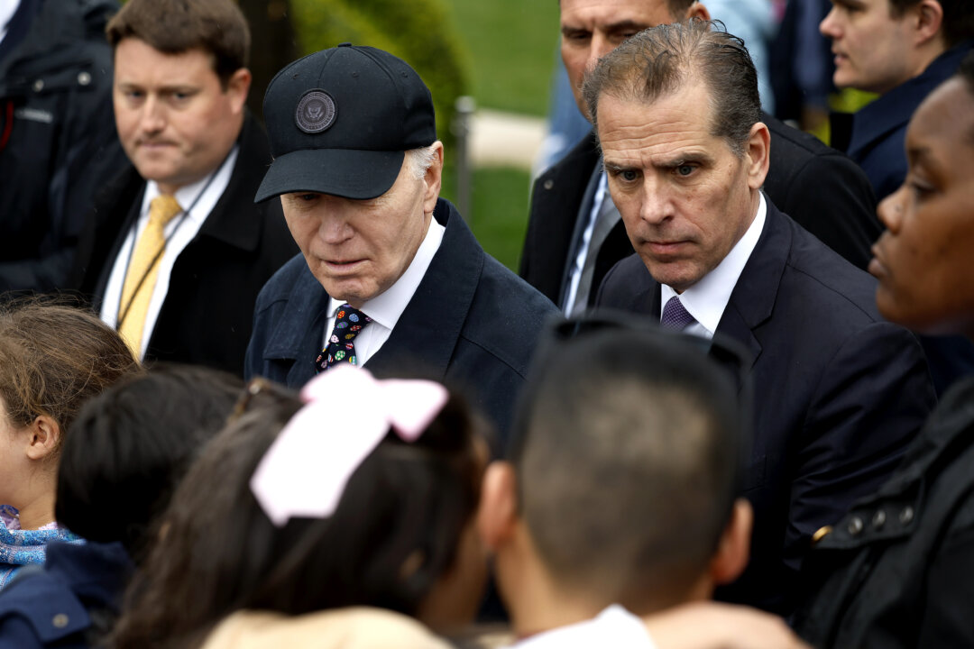 TT Biden gửi thông điệp ủng hộ con trai khi việc lựa chọn bồi thẩm đoàn trong phiên xét xử vụ sử dụng súng bắt đầu