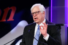 Ông Dennis Prager, người sáng lập PragerU, đồng thời là người dẫn chương trình trò chuyện trên đài phát thanh và là nhà văn theo phái bảo tồn truyền thống, nói tại Hội nghị thượng đỉnh Cử tri Giá trị ở Hoa Thịnh Đốn, hôm 11/10/2019. (Ảnh: Samira Bouaou/The Epoch Times)