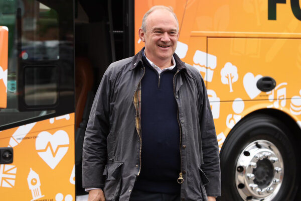 Nhà lãnh đạo đảng Dân chủ Tự do, Ngài Ed Davey, đến sân Tennis Victoria Park ở Newbury, Berkshire, hôm 08/06/2024. (Ảnh: Will Durrant/PA)