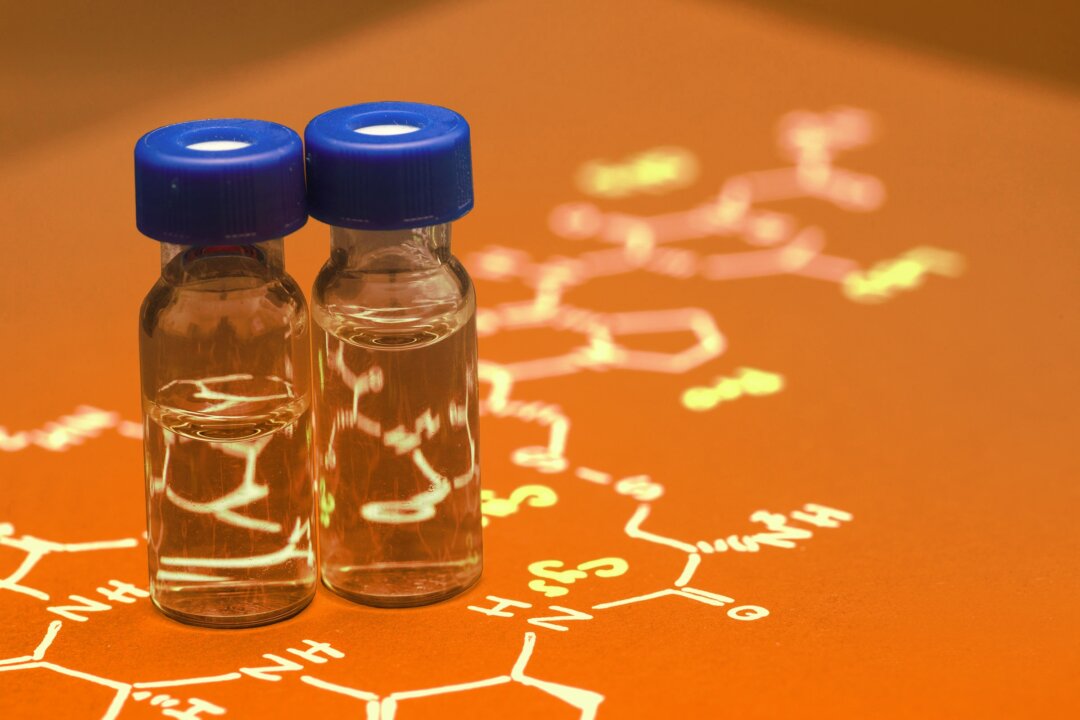 Thuốc xịt mũi oxytocin giúp vượt qua nỗi cô đơn