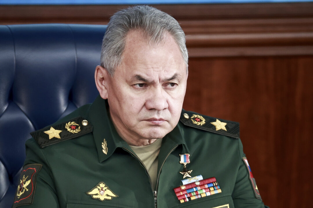 Bộ trưởng Quốc phòng đương thời Sergei Shoigu tham dự một cuộc họp của Tổng thống Nga Vladimir Putin với các sĩ quan quân sự cấp cao tại Moscow, Nga vào ngày 21/12/2022. (Ảnh: Sergey Fadeichev, Sputnik, Kremlin Pool Photo qua AP)