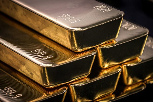 Giá vàng lại lập kỷ lục mới sau khi ông Powell phát tín hiệu giảm lãi suất
