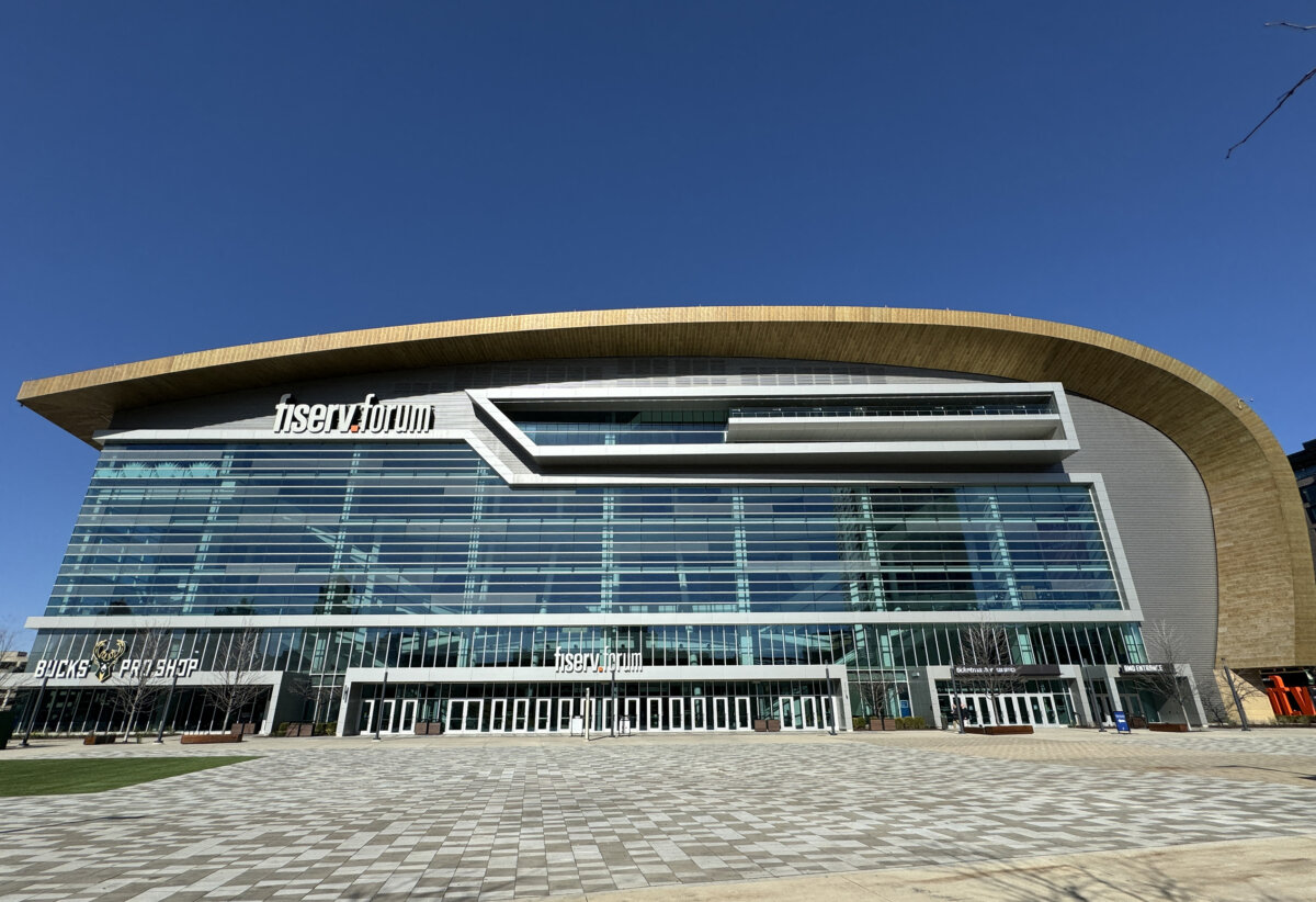 Một quang cảnh sân vận động Fiserv Forum, địa điểm tổ chức Hội nghị Quốc gia Đảng Cộng Hòa trong tháng 07/2024, tại Milwaukee, Wisconsin, hôm 08/04/2024. (Ảnh: Daniel Slim/AFP qua Getty Images)
