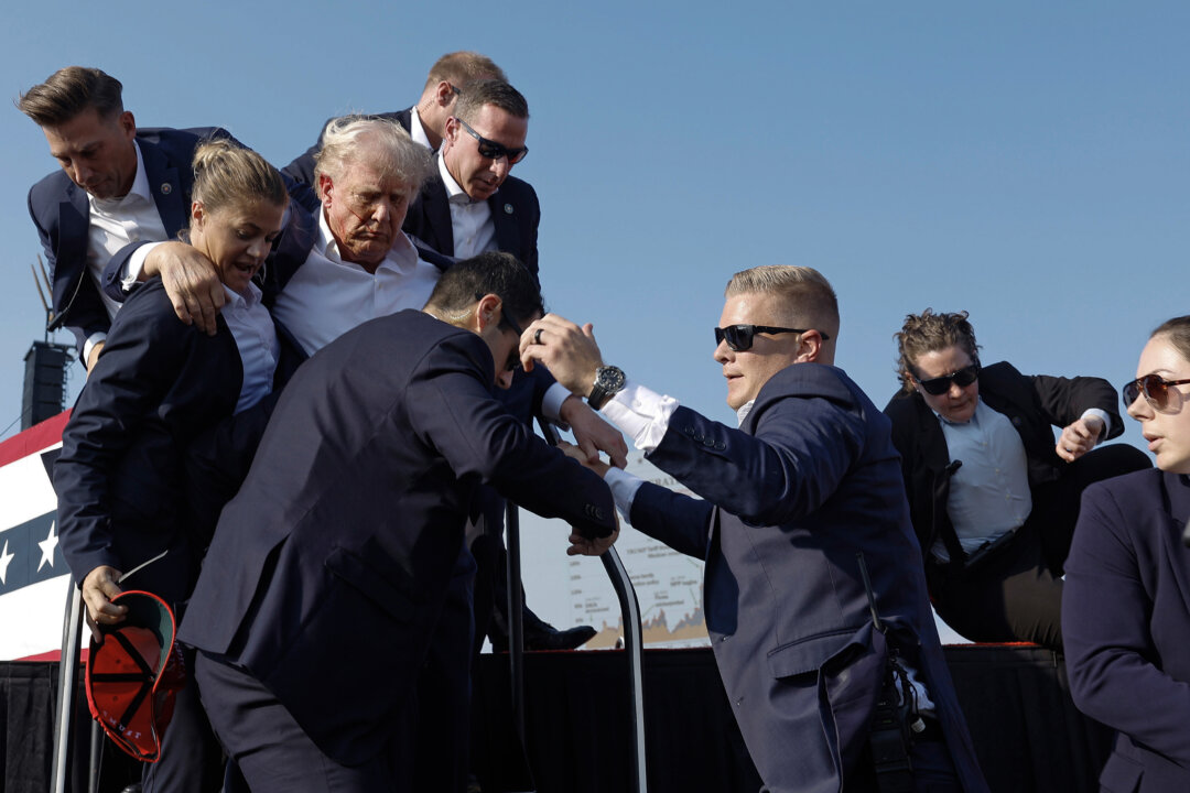 FBI xác định danh tính người nổ súng trong vụ ám sát ông Trump